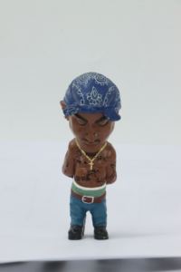 Ornements réalistes de meubles de bureau d'artisanat de résine dans le style de pyramide pour des rappeurs - Product Image 2