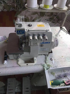 Machine à coudre surjeteuse industrielle à 4 fils Jukis MO-6800 série, très vendue au Japon - Product Image 3