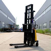 Mini gerbeur électrique 1,5 tonne de poids 3,5 mètres de hauteur Chariot élévateur de chantier CDD15 Gerbeur électrique auto-propulsé