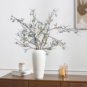 Branche de fleur artificielle Meng Jie en PVC bleu et blanc cassé pour la décoration de la maison, du salon, l'installation artistique et l'aménagement paysager - Product Image 1