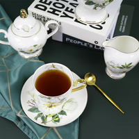 Ensemble de tasses à thé et soucoupes en porcelaine fine à bord doré, motif floral blanc, tasse à café avec poignée dorée, vaisselle pour cadeau de mariage
