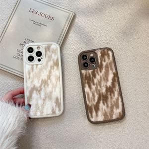 Creative Vintage <span class=keywords><strong>Shell</strong></span> para iPhone 16 Case Fluffy Fuzzy Furry Warm Leopard Pattern Plush Phone Cover Venta al por mayor Accesorios para teléfonos - Product Image 1