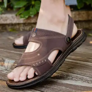 Erkek sandalet 2024 yeni yaz deri yumuşak taban Anti kayma plaj ayakkabısı Casual dış giyim baba sandaletler ve terlikler