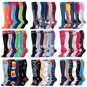 <span class=keywords><strong>Calcetines</strong></span> de compresión YH Manufacturers' Stock para correr al aire libre Medias de pantorrilla 3D multicolores para hombres y mujeres - Product Image 4