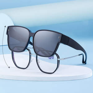 Gafas de Sol Polarizadas con Marco Cuadrado Moderno para Hombre y Mujer, Lentes Transparentes con Protección UV400, Marco TR90 Negro, Lentes Grises C2, Verano 2023 - Product Image 1