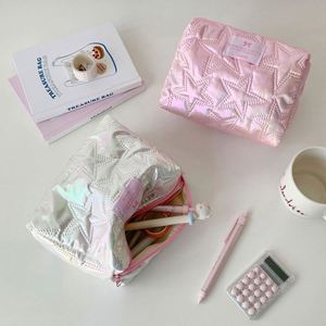 Petite trousse de maquillage florale mignonne et légère, idéale pour les voyages, avec fermeture éclair matelassée, sac à langer pour femmes et filles - Product Image 2
