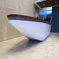 Lobby d'immeuble de bureaux personnalisé Bureau de réception en forme de bateau Bureau d'enregistrement pour hôtel et appartement