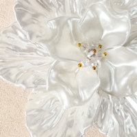 Accessoire de broderie de dentelle de maille de paillettes de fleur de perle des femmes pour le chapeau et les accessoires d'habillement