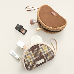 Plush Cosmetic Bag With Zipper Closure Portable <b>Makeup</b> <b>Case</b> For Everyday Use Beige Brown Black Spring 2025 - Product Image 1