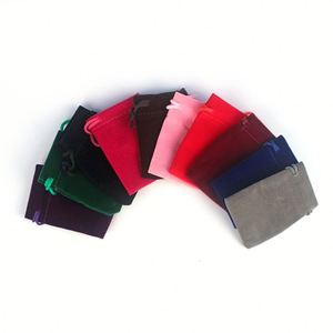 Pochette cadeau noire 20*30cm (7.8*11.8 pouces) en velours avec logo personnalisé pour bijoux - Expédition rapide - Product Image 6