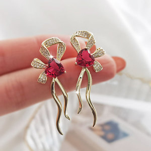 Orecchini Romantici a Forma di Cuore Rosso con Fiocco per Donne, Graziosi Orecchini Pendenti Scintillanti, Gioielli alla Moda per Uso Quotidiano e Feste - Product Image 1