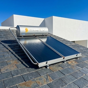 Chauffe-eau <span class=keywords><strong>solaire</strong></span> tout-en-un à plaque plate pressurisée émaillée de 300 L de qualité supérieure pour villa et <span class=keywords><strong>maison</strong></span> de luxe - Product Image 2