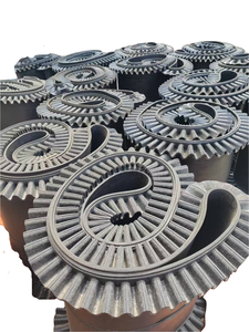 带侧裙的黑色橡胶输送带具有耐磨、抗撕裂、阻燃等特点 - Product Image 4