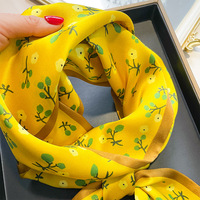 Nouveauté Écharpe longue en soie à double couche à imprimé feuilles pour femmes Écharpe en soie Châle à fleurs Écharpe de créateur