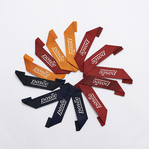 ป้ายคอเสื้อผ้าแบบพับได้ลายดามัสก์ ยี่ห้อ <span class=keywords><strong>Natty</strong></span> Miter พร้อมห่วงแบบเฉียง ป้ายติดปกเสื้อผ้าแบบสั่งทำ แถบผ้าสำหรับแขวนเสื้อสูท - Product Image 1