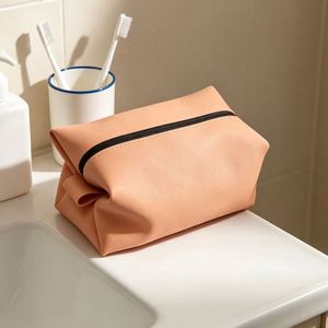 Sac de maquillage en silicone résistant à l'eau avec fermeture éclair, grande capacité, logo personnalisé, avec poignée souple - Product Image 2