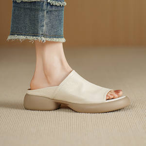 Color sólido, diseño sencillo, cómodo y suave. Estilo de ropa exterior. Suela gruesa. Zapatillas sin cordones. Puntera redonda. Tacón grueso y bajo. Sandalias - Product Image 4