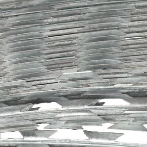 Fil <span class=keywords><strong>de</strong></span> fer barbelé galvanisé à chaud <span class=keywords><strong>de</strong></span> haute qualité fabriqué en Chine, facile à assembler, <span class=keywords><strong>prix</strong></span> <span class=keywords><strong>de</strong></span> gros, pour la sécurité - Product Image 1