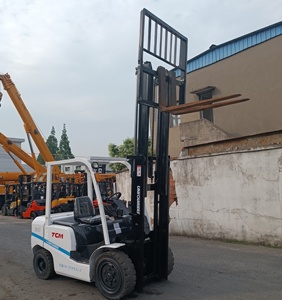 Original Japanese Komatsu TCM FD30T4 FD30T5 FD30T6 Trucks Engine 3 Ton Diesel <b>Used</b> Forklift for Sale IN SHANGHAI - Product Image 4