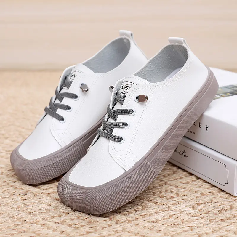 2022 wholesale women flat loafers white Pu leather ladies shoes