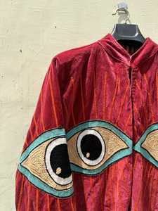Veste en velours brodée à la main |   Veste en velours fleuri du Cachemire |   Manteau d'hiver artisanal bohème pour femmes |   Vêtements d'extérieur en velours faits à la main - Product Image 6