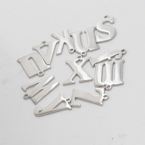 Minuscules breloques initiales lettre argent plaqué <span class=keywords><strong>or</strong></span> <span class=keywords><strong>en</strong></span> acier inoxydable charmes pour la fabrication de bijoux - Product Image 4