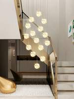 Lumière d'escalier étoilée, long lustre, duplex rotatif, villa moderne simple et luxueuse, appartement loft, salon