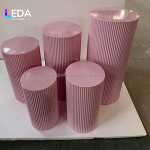 Juego de 5 Pedestales Metálicos Rosados Modernos LEDA para Tartas de Boda, para Decoración de Eventos - Product Image 4