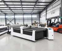 Automatische PVC-Stoffschneidemaschine CNC-Flachbett-Schneidemaschine für PVC-Türvorhänge, Streifenvorhänge und Beschichtete Textilproduktion