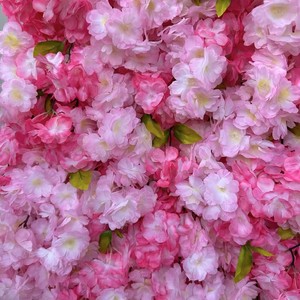 Mur floral extérieur imperméable et résistant aux UV, idéal pour les fêtes de jardin, les mariages sur la plage et la décoration de patio et de maison. - Product Image 2