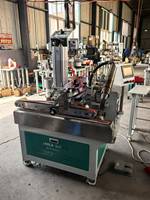 Machine à ourler et à perforer les bâches, tout-en-un