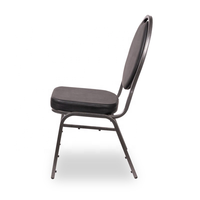 Chaise de banquet empilable en acier, dossier rond ovale, structure métallique foncée, assise rembourrée en tissu noir à pois, mobilier pour hôtels et salles.