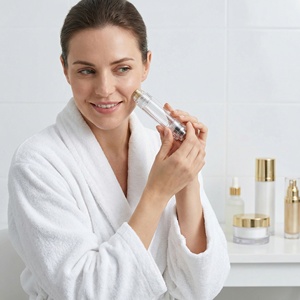 Kit per la ricrescita dei capelli con micro-infusione, timbro Derma Renewal Gold e massaggiatore per la <span class=keywords><strong>testa</strong></span> - Product Image 6