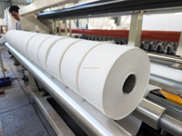 Machine à refendre automatique pour le rembobinage du papier de soie en rouleau Jumbo