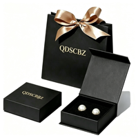 Maßgefertigte Schwarze Kunstpapier Wasserdichte Starre Schmuck-Geschenkboxen mit Schleifenknoten und Goldfolien-Logo für Ringe, Ohrringe und Anderen Schmuck