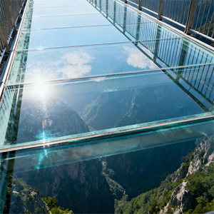 Verre feuilleté pour bâtiments commerciaux en haute altitude, pour terrasses d'observation, salons panoramiques et passerelles surélevées - Product Image 4