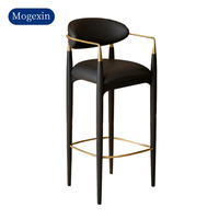 Tabourets de bar modernes en cuir avec structure métallique – Mobilier commercial durable pour restaurants, bars, cuisines, îlots, bars à domicile et usage extérieur