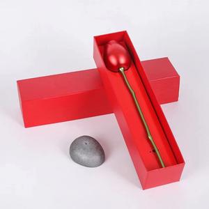 Caja de Regalo de Joyería con Pintura en Aerosol de Metal y Plástico con una Sola Rosa para Propuesta de Confesión del Día de San Valentín - Product Image 1