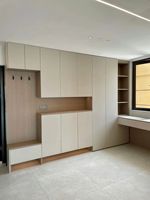 Meuble de rangement d'angle personnalisé pour chaussures – Organisateur dissimulé optimisant l'espace pour couloirs irréguliers et entrées d'appartements étroites