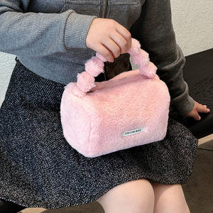 Pochette de Voyage Mignonne et Personnalisée en Tissu Velours Pelucheux et Moelleux, Trousse de Rangement à Maquillage et Cosmétiques Colorée pour Femmes - Product Image 4