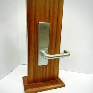 Juego de Manijas para Puerta Convencional, Acabado Plateado, Manija Tubular para Puerta Interior de Madera Tradicional con Cerradura de Embutir - Product Image 3