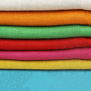 Tissu <span class=keywords><strong>de</strong></span> <span class=keywords><strong>toile</strong></span> <span class=keywords><strong>de</strong></span> <span class=keywords><strong>jute</strong></span> 100% naturel personnalisé teint en <span class=keywords><strong>rouleau</strong></span> tissu <span class=keywords><strong>de</strong></span> <span class=keywords><strong>jute</strong></span> pour sacs housses <span class=keywords><strong>de</strong></span> rembourrage pour filles - Product Image 6