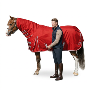 Couverture d'extérieur pour cheval rouge, imperméable, en tissu Oxford, doublure polaire, pour l'hiver, protection extérieure avec grande rabat de queue et 2 sangles de fixation aux jambes - Product Image 1