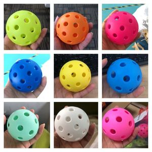 Contenedor de Almacenamiento Transparente e Impermeable para Pelotas de Pickleball, Empaque Práctico de Plástico Resistente con 4 Pelotas Moldeadas por Inyección - Product Image 2