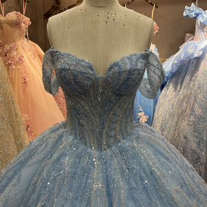 Robe de soirée de luxe bleu ciel brillante avec sequins, appliques en dentelle et perles, style princesse, pour anniversaire 15-16 ans, avec traîne chapelle - Modèle Dy6948-2 - Product Image 5