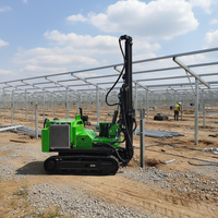 Pileuse à tarière diesel solaire pour la construction sur sols rocheux et désertiques, avec poteaux à vis et composants essentiels du moteur