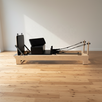 Reformer de Pilates professionnel en bois d'érable avec système de barre de pieds réglable intégré et cadre en bois d'érable plus épais