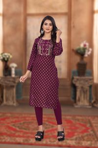 Rayonne à la demande de 14kg avec impression en feuille Kurti pour femme avec un beau travail de motif de séquence de broderie - Product Image 5