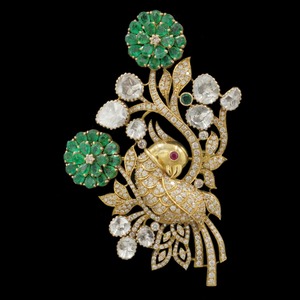 Broche d'inspiration indienne en or 14 carats avec pendentif en diamant Polki royal pour femme, bijoux de luxe pour femmes et jeunes filles, idéal pour les mariages et les fêtes - Product Image 1