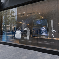Écran LED transparent sur mesure pour vitrine de magasin d'électronique – Affichage de projet personnalisé